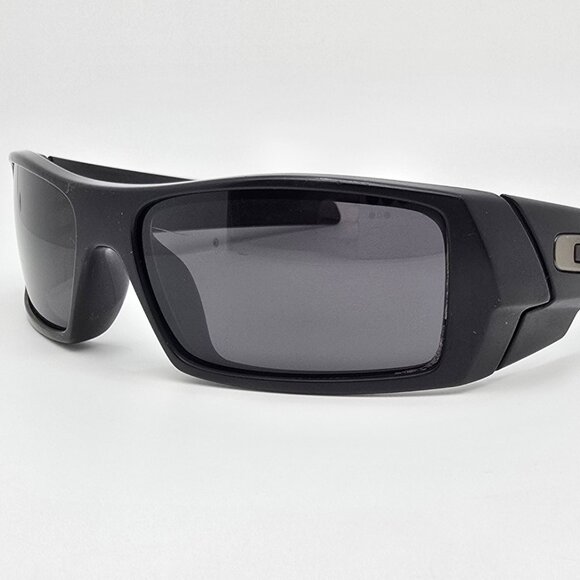 Oakley 03-473 Gascan Matte Black Frame Grey Lens Special Issue Sunglasses 60mm - Picture 1 of 14